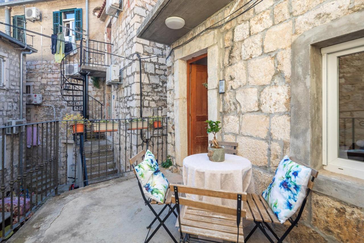 Central Alley Omiš Exterior foto